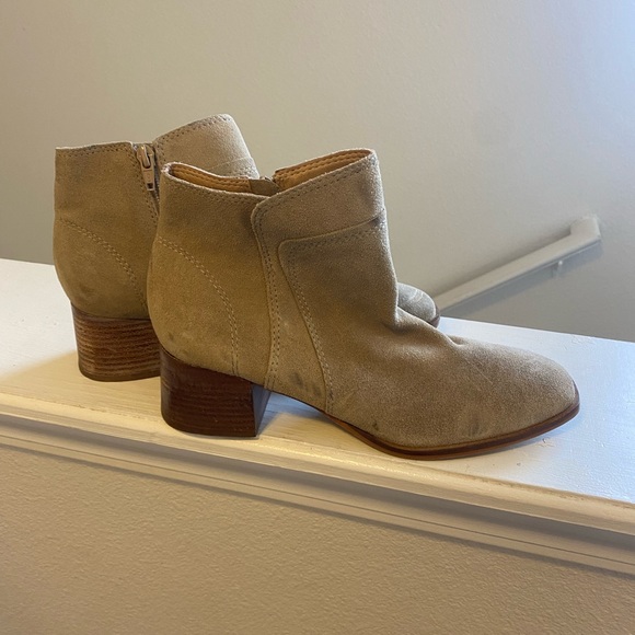 2 FOR $20 LUCKY BRAND Lilka Tan Suede Leather Ankle Bootie Boots Size 8.5 - Picture 2 of 8